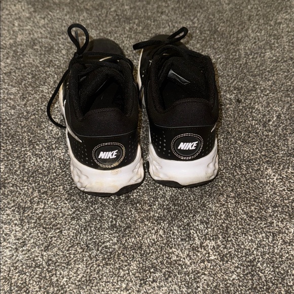 Nike Dual-Tone Black and White Athletic Shoe size 10 and half. Dd9311-003. - Picture 3 of 8